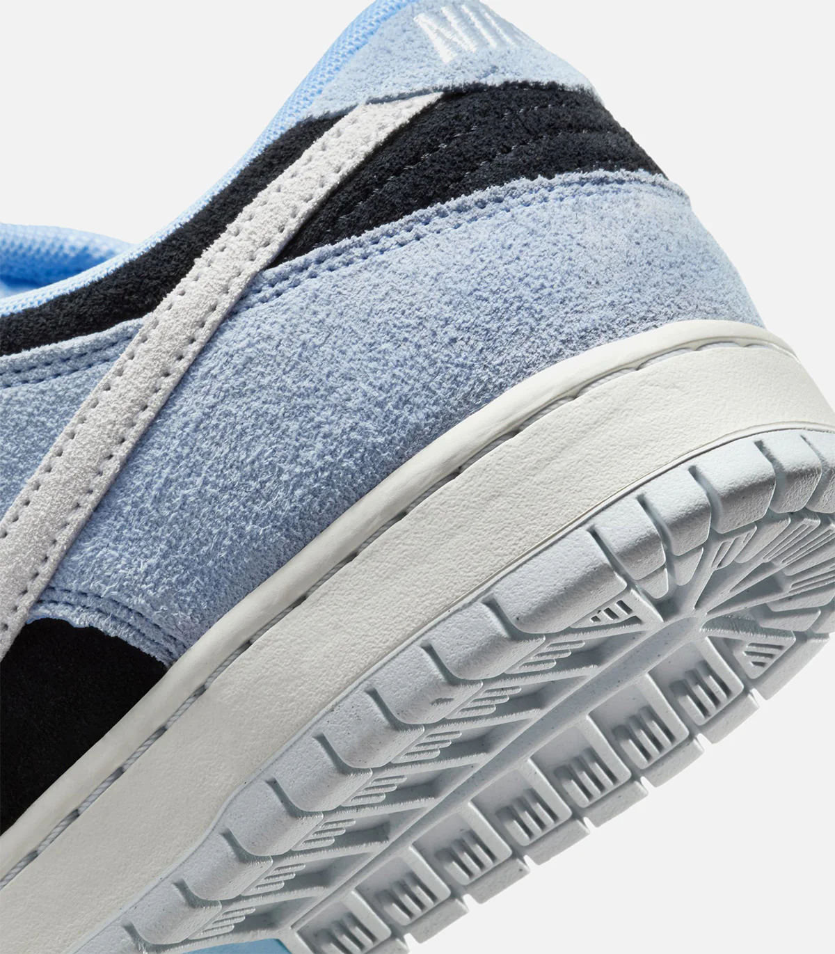 Nike SB "Aluminum" Dunk Low Pro - Image 4
