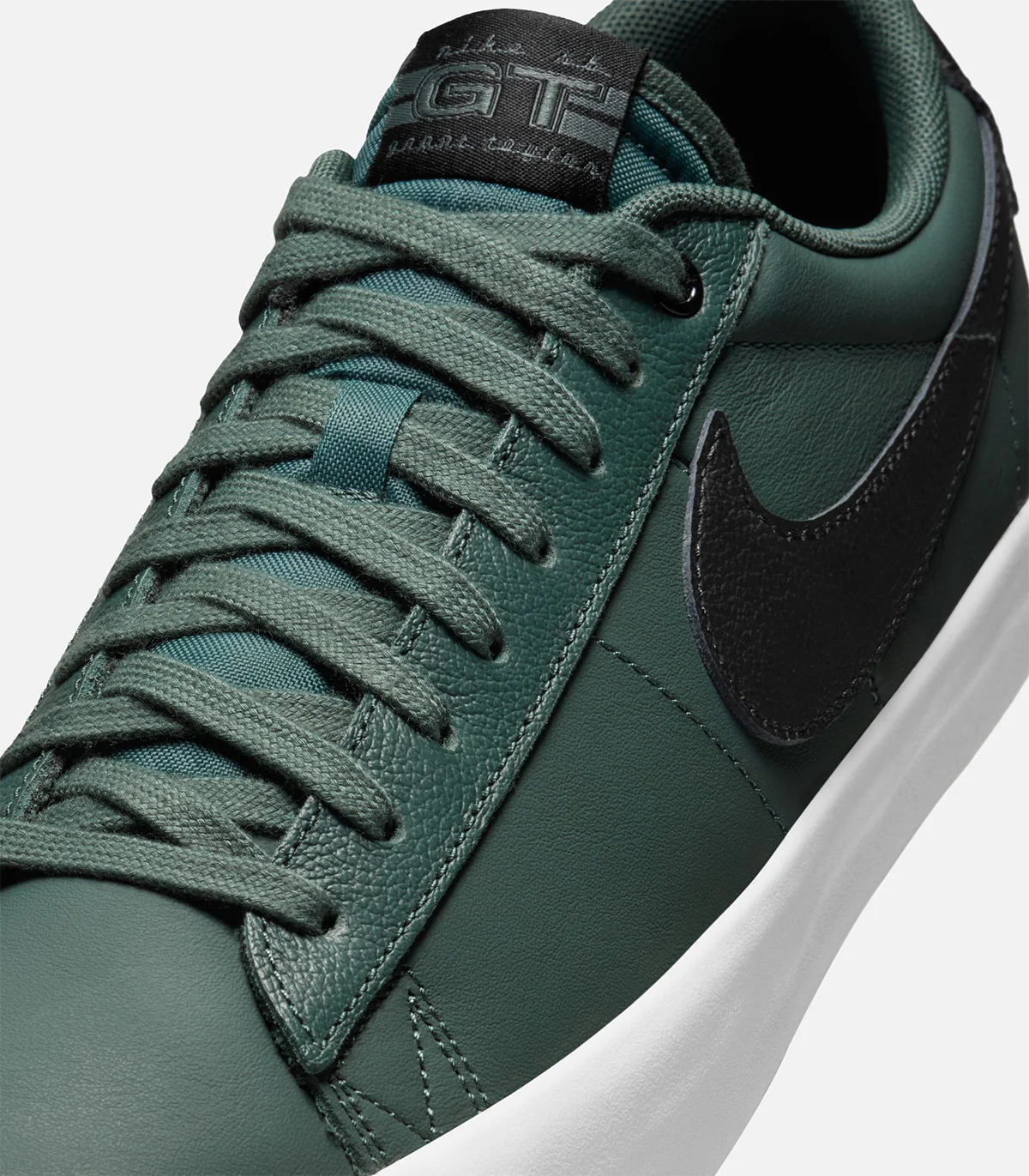 Nike SB Blazer Low Pro GT - Image 3
