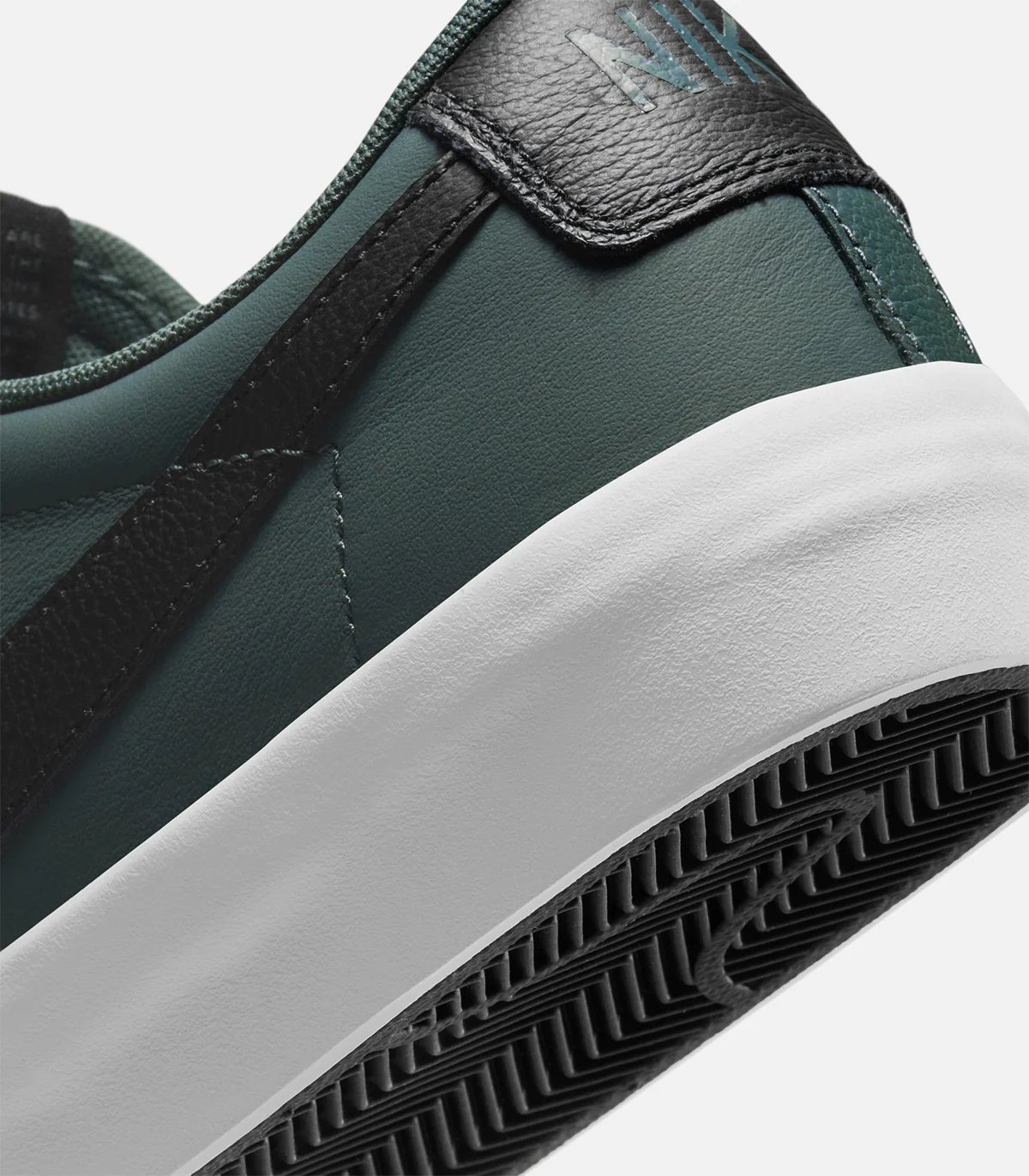 Nike SB Blazer Low Pro GT - Image 4