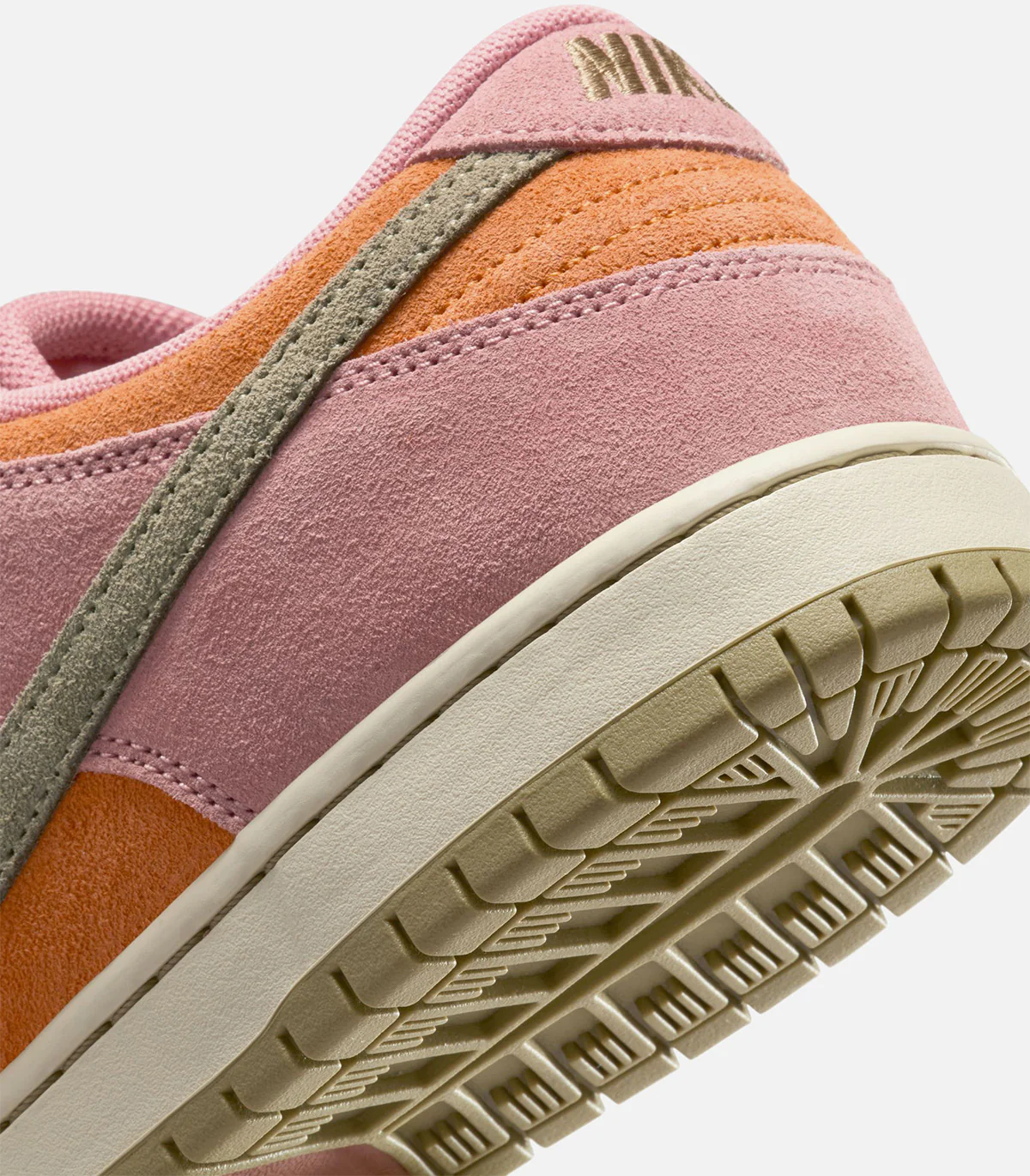 Nike SB Dunk Low Pro - Image 4